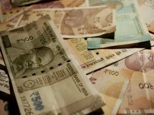 وضع الروبية على قائمة المراقبة الأميركية غير منطق 