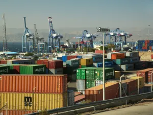 ارتفاع تكاليف الشحن البحري يضيق على قطاع الأعمال الأردني 