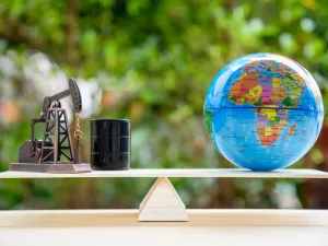 النفط يرتفع من جديد معوضاً بعض الخسائر 