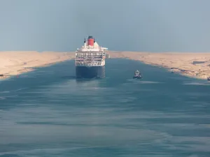 انكمش التوظيف في القطاع غير النفطي لسابع شهر على التوالي حيث سجل المؤشر 45.5 مقارنة مع 46.1 في أبريل