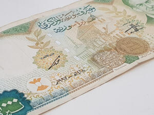 الليرة السورية تنخفض إلى مستوى قياسي جديد