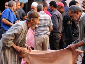 اقترحت الحكومة على الاتحادات العمالية زيادة 10 بالمائة للحد الأدنى لأجور العمال في القطاع الخاص