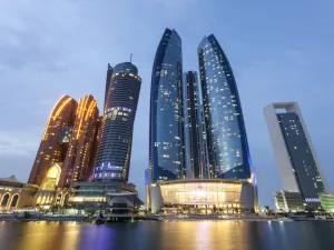 سوق أبوظبي المالي يبدأ إدراج سندات عالمية متوسطة الأجل  بـ 7 مليارات دولار