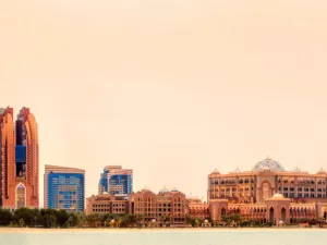 أبوظبي تسمح بتشغيل المطاعم السياحية وفق ساعات العمل الاعتيادية