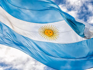 الأرجنتين تخرج سالمة من «متاهة الديون»