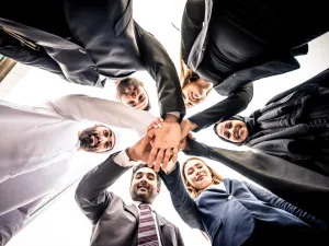 الإمارات تحمي العمالة الوافدة من التداعيات الاقتصادية الناجمة عن تفشي جائحة «كوفيد 19» 