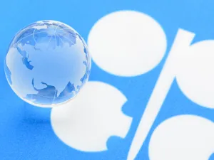 أوبك تأمل في خفض أكبر من مليون برميل لكن التحدي لا يزال هو روسيا