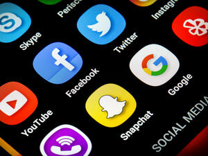 اكتشف الأشخاص في XDA Developers خمسة تأثيرات AR غير منشورة في تطبيق الرسائل