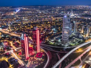 السياحة التركية تحاول مقاومة المنغصات الصحية أملا في التعافي 