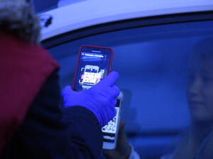 An employee scans the smart ticket at a drive-in cinema in Essen, western Germany, on March 29, 2020 ©  AFP / Ina Fassbender