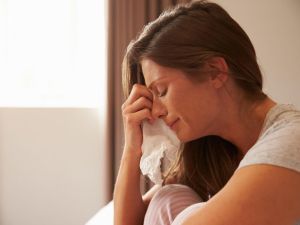 تفسير حلم البكاء على شخص تحبه للمتزوجة وللعزباء والحامل