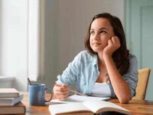 كيف تعرف أن شخص يفكر فيك وهو بعيد عنك بالأدلة