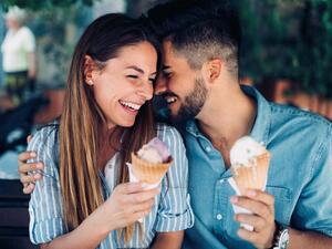 ما هي أقوى علامات الحب عند الرجل بالتفصيل