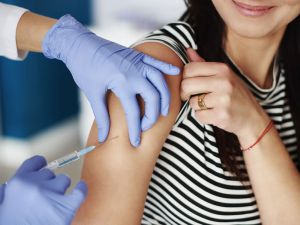 متى تبان أعراض الحمل بعد الإبرة التفجيرية وعوامل نجاحها
