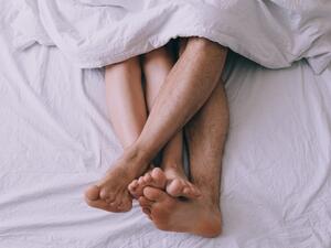 الرجل البتول لن يتمكن من خلع ملابسه أمام زوجته بسهولة