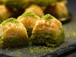 البقلاوة بالفستق الحلبي 