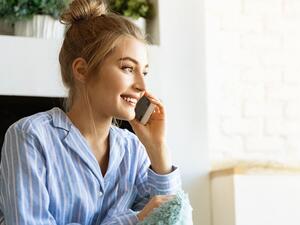 10 نصائح للدردشة على الهاتف مع حبيبكِ