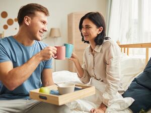 عادات صباحية لتعزيز علاقتك الرومانسية