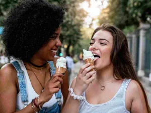 يعيش الحوت في عالمه الخيالي فلا يقلق من عدم مبادلة الشريك لمشاعره