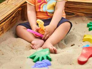 اللعب في الرمال يساعد طفلك على إطلاق العنان لخياله وابداعه