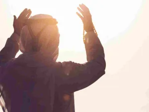 حَسْبِيَ اللَّهُ لَا إِلَهَ إِلَّا هُوَ عَلَيْهِ تَوَكَّلْتُ وَهُوَ رَبُّ الْعَرْشِ الْعَظِيم