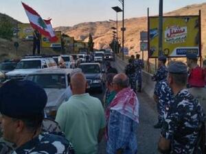 عسكريون متقاعدون يغلقون المداخل الرئيسية الأربعة للعاصمة اللبنانية بيروت