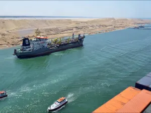 قناة السويس المصرية