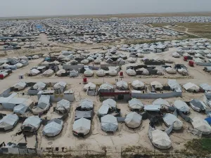نحو 800 امرأة وطفل سيغادرون مخيم الهول للنازحين