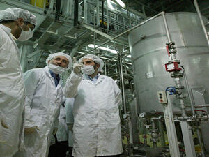 إعفاء خمسة برامج نووية إيرانية من العقوبات