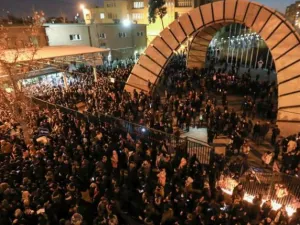  هتافات مناهضة للسلطات في أعقاب إقرار الجيش بإسقاط طائرة الركاب الأوكرانية.