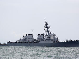 المدمرة "جون إس ماكين"