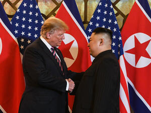 الزعيمان الأمريكي ترامب والكوري الشمالي كيم جونغ أون