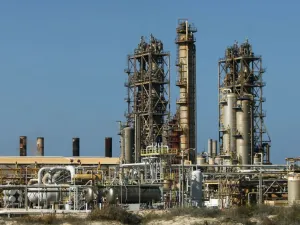 هجوم إرهابي على بوابة حقل نفطي تابع لشركه الزويتينة وسط ليبيا