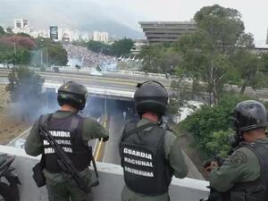 تتكرر أعمال العنف من حين لآخر في هذه المراكز التي يقدر عدد موقوفيها بـ55 ألفا