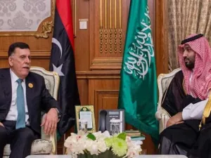 ولي العهد السعودي محمد بن سلمان خلال لقائه رئيس المجلس الرئاسي لحكومة الوفاق الوطني  فائز السراج