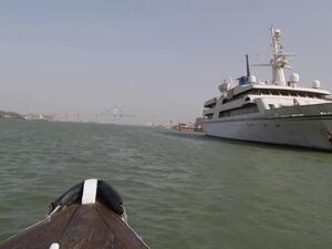 انقاذ 230 راكبا علقت سفينتهم أثناء رحلة بين مدينة خرمشهر الإيرانية والكويت