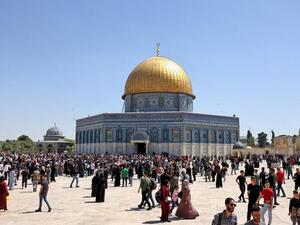 60,000 Worshippers Attend Friday Prayers at Al-Aqsa Mosque
