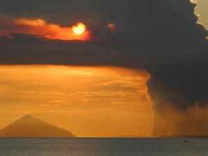 Indonesia's Anak Krakatoa Volcano Erupts (AFP)