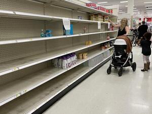 Biden Orders Federal Government to Address US Baby Formula Shortage