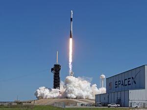 SpaceX Launches 3 Paying Customers to Space Station for $165M