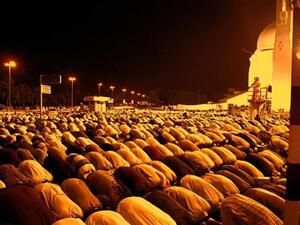 Muslims From All Over the UAE Converge on Sharjah Mosque