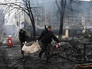 33 Civilians Killed by Russian Airstrikes in Ukraine’s Chernihiv
