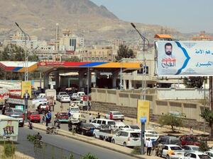 Yemeni Women Turned Away After Waiting 3 Days in Line for Fuel