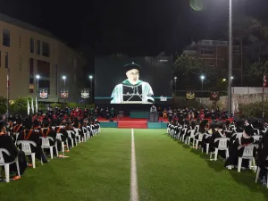 الجامعة الأميركية في ‬بيروت أقامت احتفال التخرج الواحد والخمسين بعد المئة لخريجي ‬كليات الآداب والعلوم، ‬ومارون سمعان للهندسة والعمارة، ‬والعلوم الزراعية والغذائية، ‬والعلوم الصحية، ‬وسليمان العليان لإدارة الأعمال