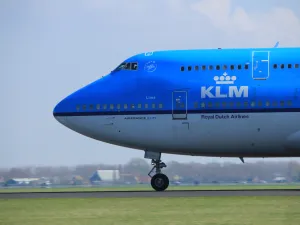 Flight Staff of KLM Agree on Temporary Wage Cuts