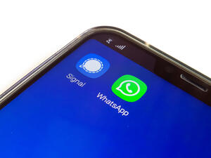 Signal Tempts Users with New "WhatsApp" Features 
