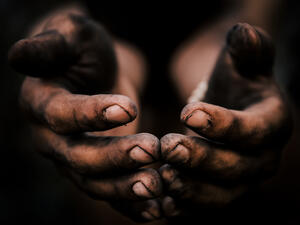 Poverty Rates in Iraq, Iran Soar Due to COVID-19