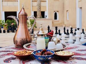 تعد قاعة الطعام الخارجية وجهة مثالية لتناول وجبة الإفطار، السحور، الحفلات الخاصة والاستفادة من الخصومات التي يقدمها الفندق خلال الشهر الكريم. 