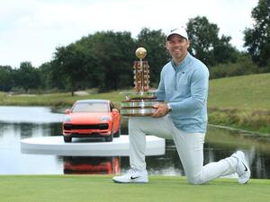 Paul Casey with the Porsche European Open trophy
