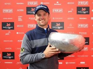 Wiesberger with trophy